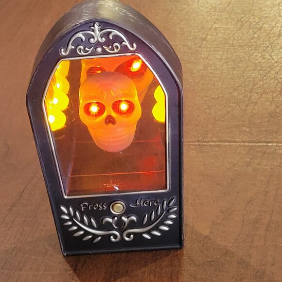 Halloween Infinity Mirror Skull Door Greeter Electronic Hanger Hanging Talking - Picture 1 of 12